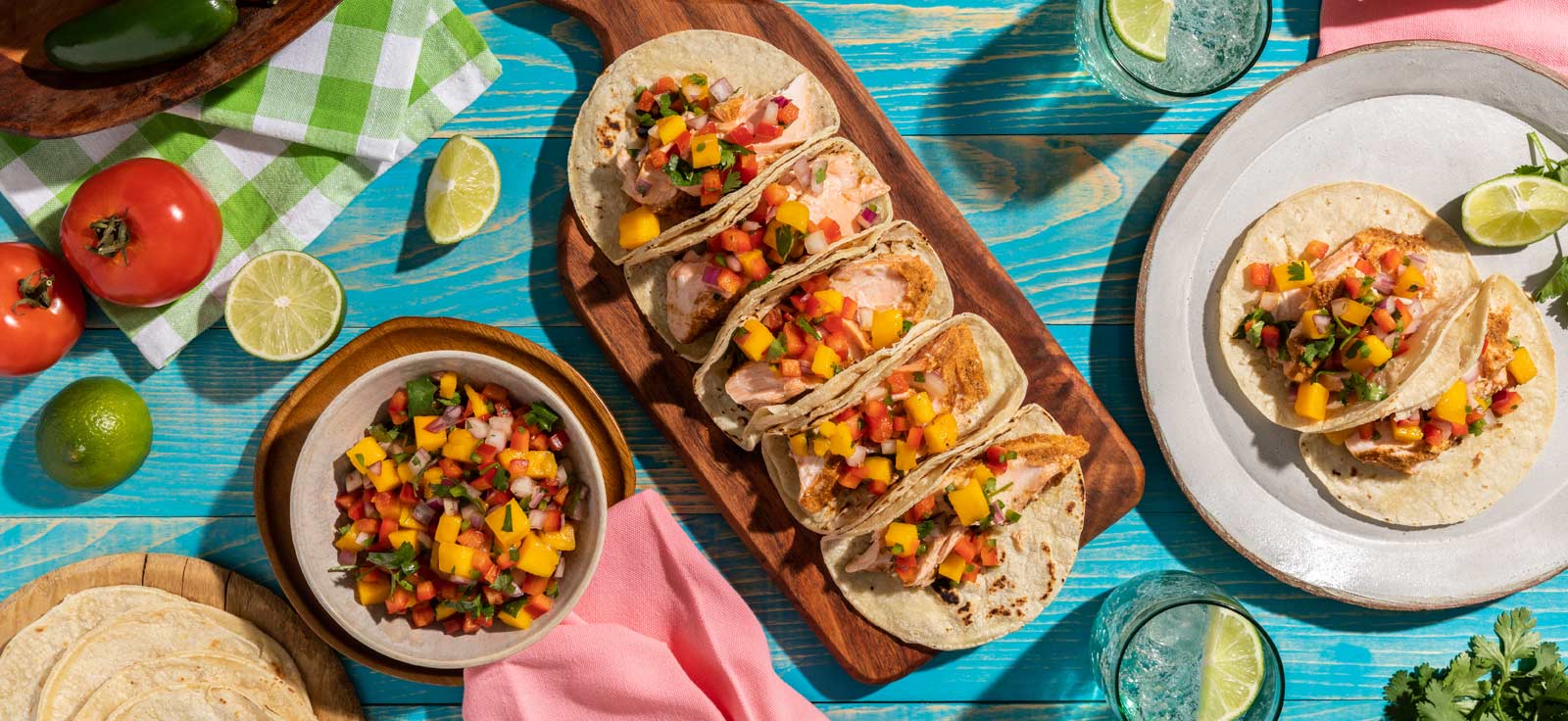 Tacos de salmón con salsa de mango